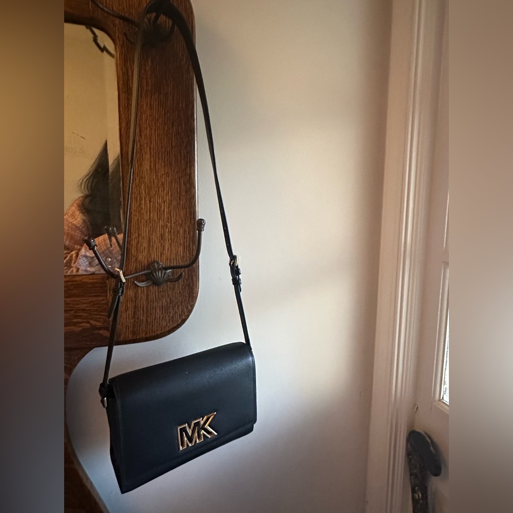 Michael Kors Women’s Crossbody Purse Black with Gold Hardware MK snap front
